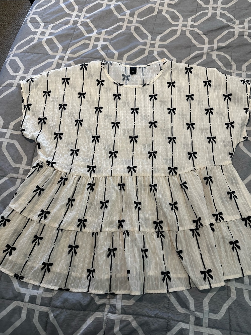 SHEIN White Tiered Short-Sleeve Bow Print Blouse